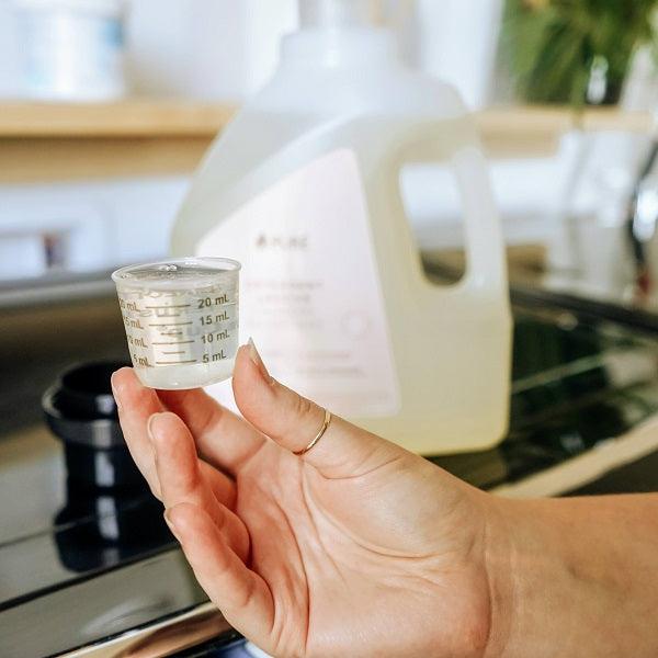 Non-toxic liquid laundry detergent - Pure laundry detergent - 100 Loads - Roots Refillery